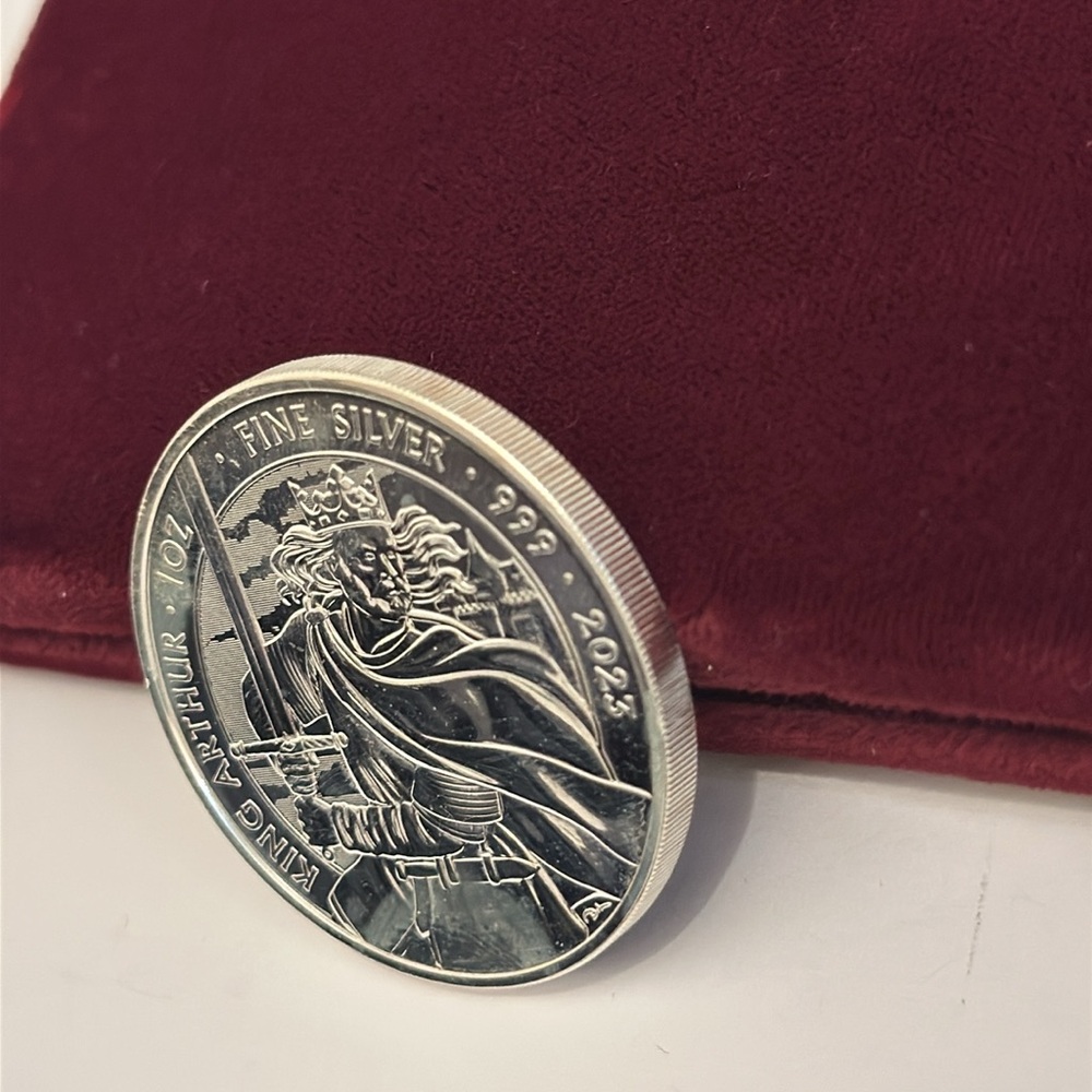 Silver Coin 1 Ounce 999 Fine Silver King Arthur Coin 2023 the Queen Elizabeth - Picture 6 of 8
